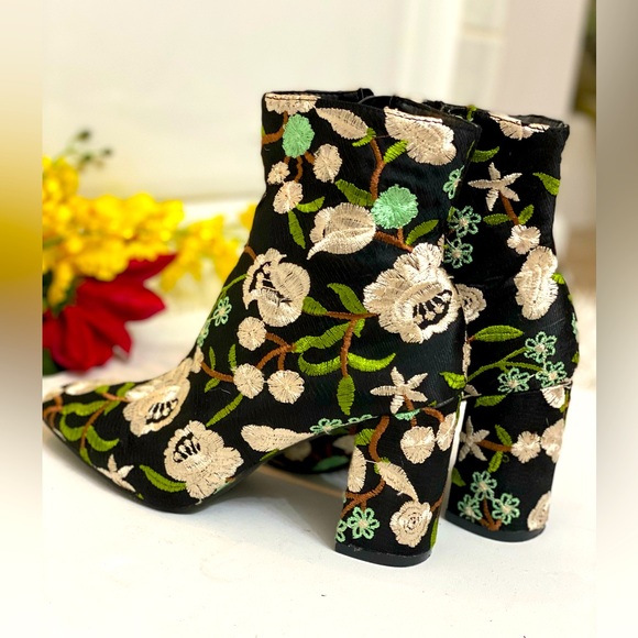 SO ME, floral heels boots, size 8.5 .ankle boots,  very elegant. Beautiful - Picture 1 of 4